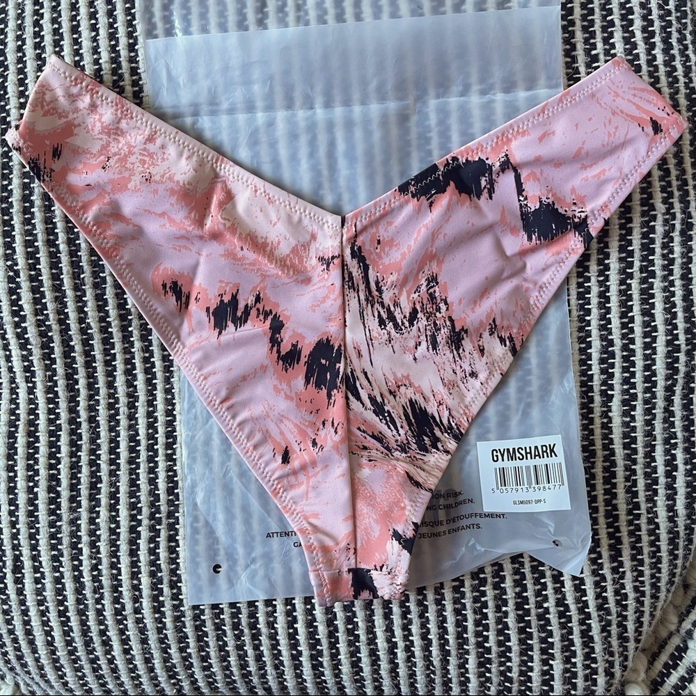 GYMSHARK V SHAPED BIKINI BOTTOMS ONLY - Picture 2 of 6